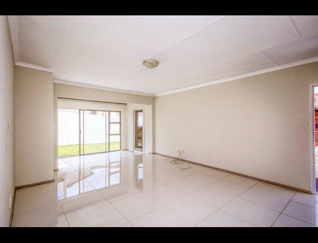 3 BEDROOM TOWNHOUSE RENTED IN RADIOKOP